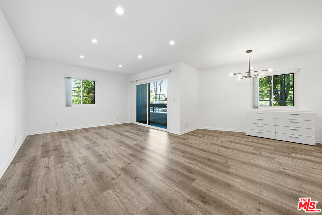 1037 N Vista St Unit: 206