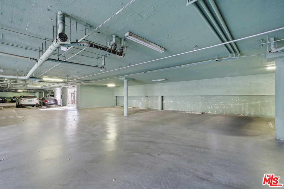 1037 N Vista St Unit: 206