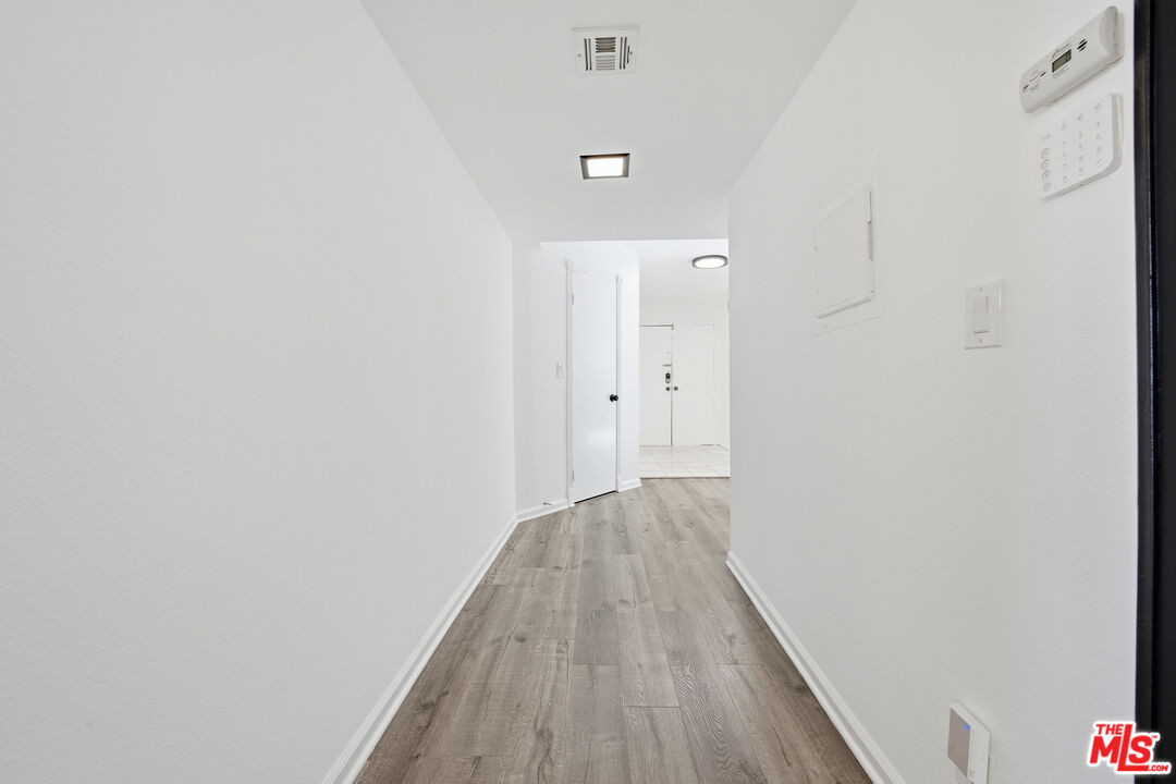 1037 N Vista St Unit: 206