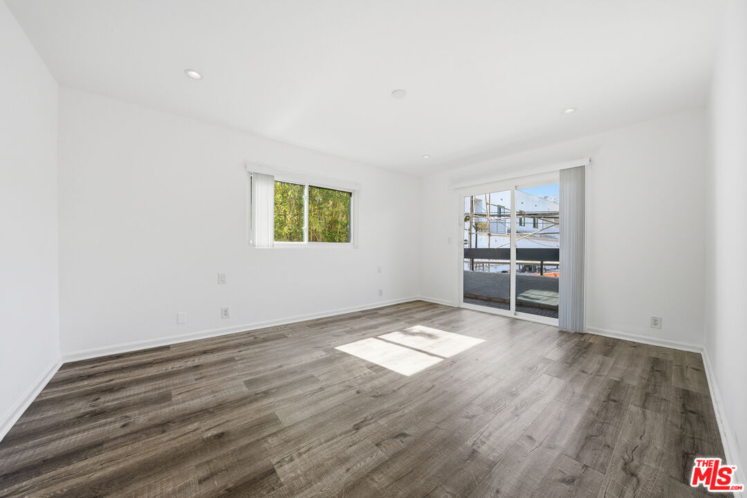 1037 N Vista St Unit: 206