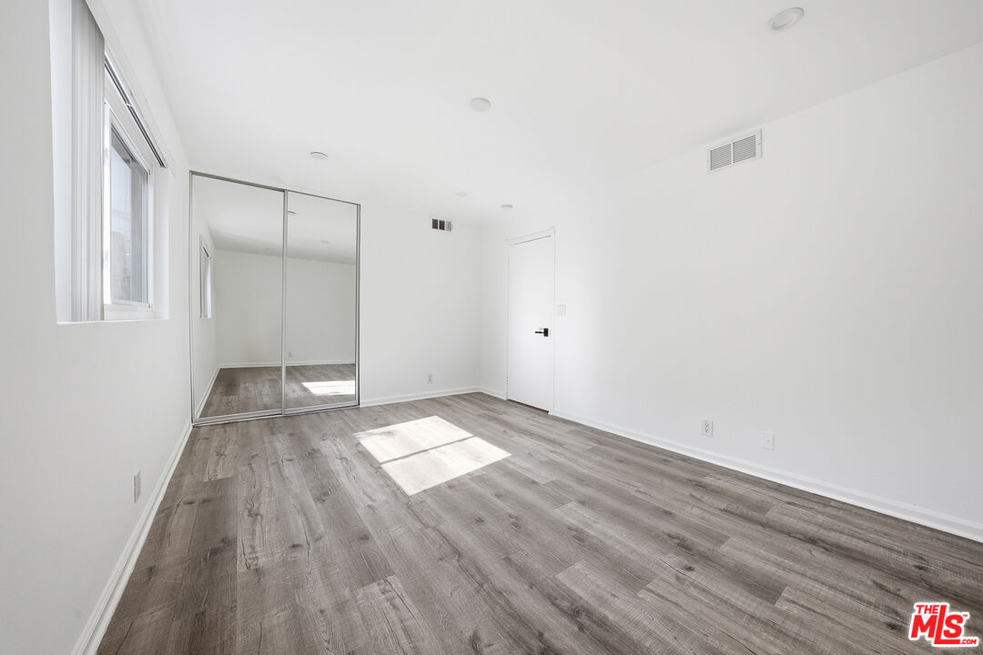 1037 N Vista St Unit: 206