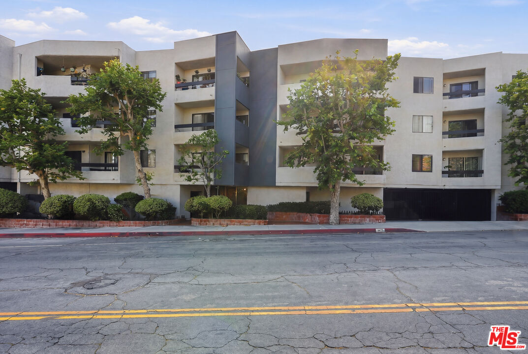 1037 N Vista St Unit: 206
