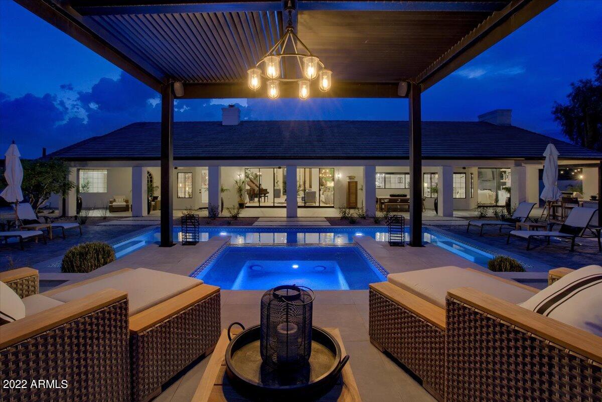 8433 E WHISPERING WIND Drive