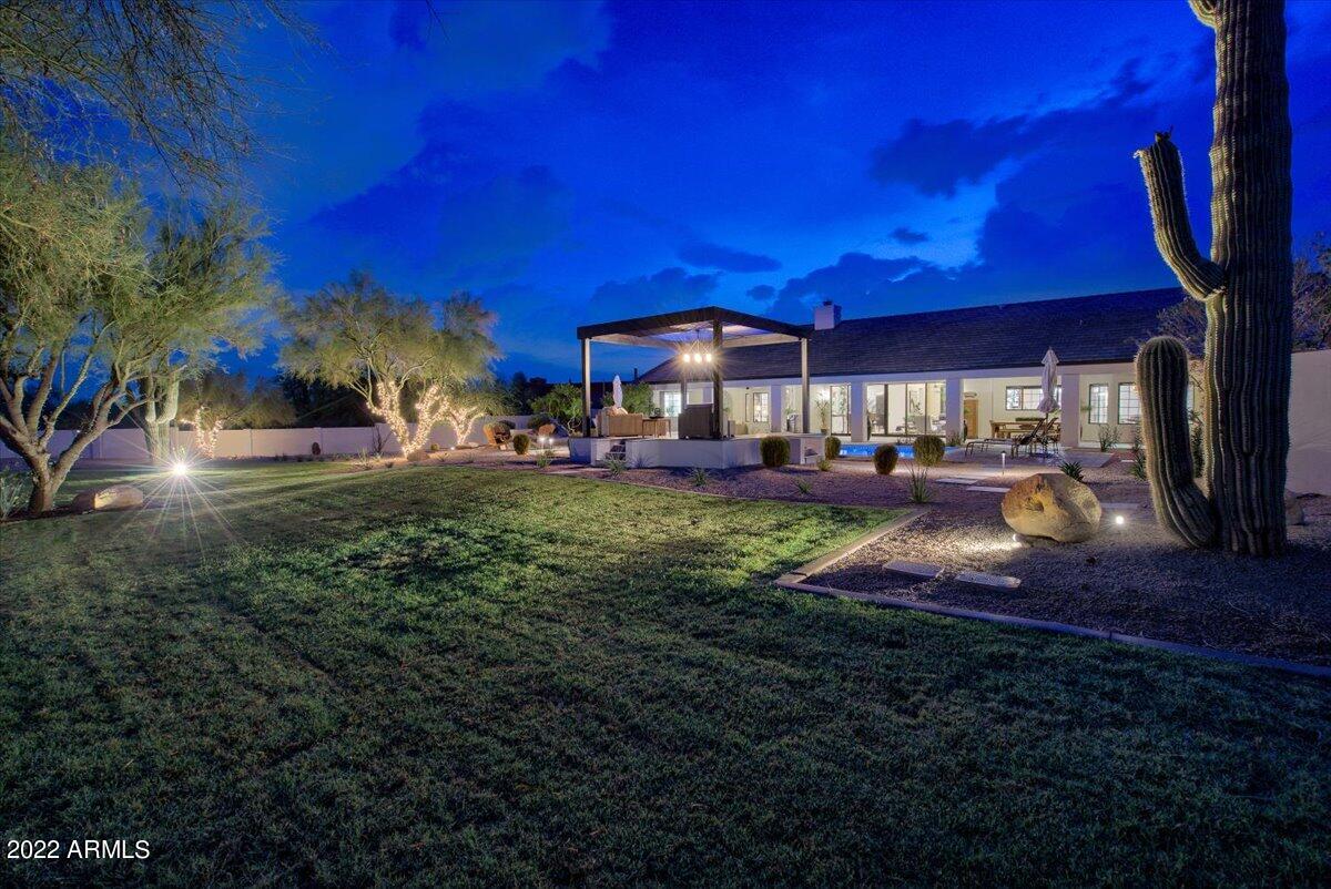 8433 E WHISPERING WIND Drive