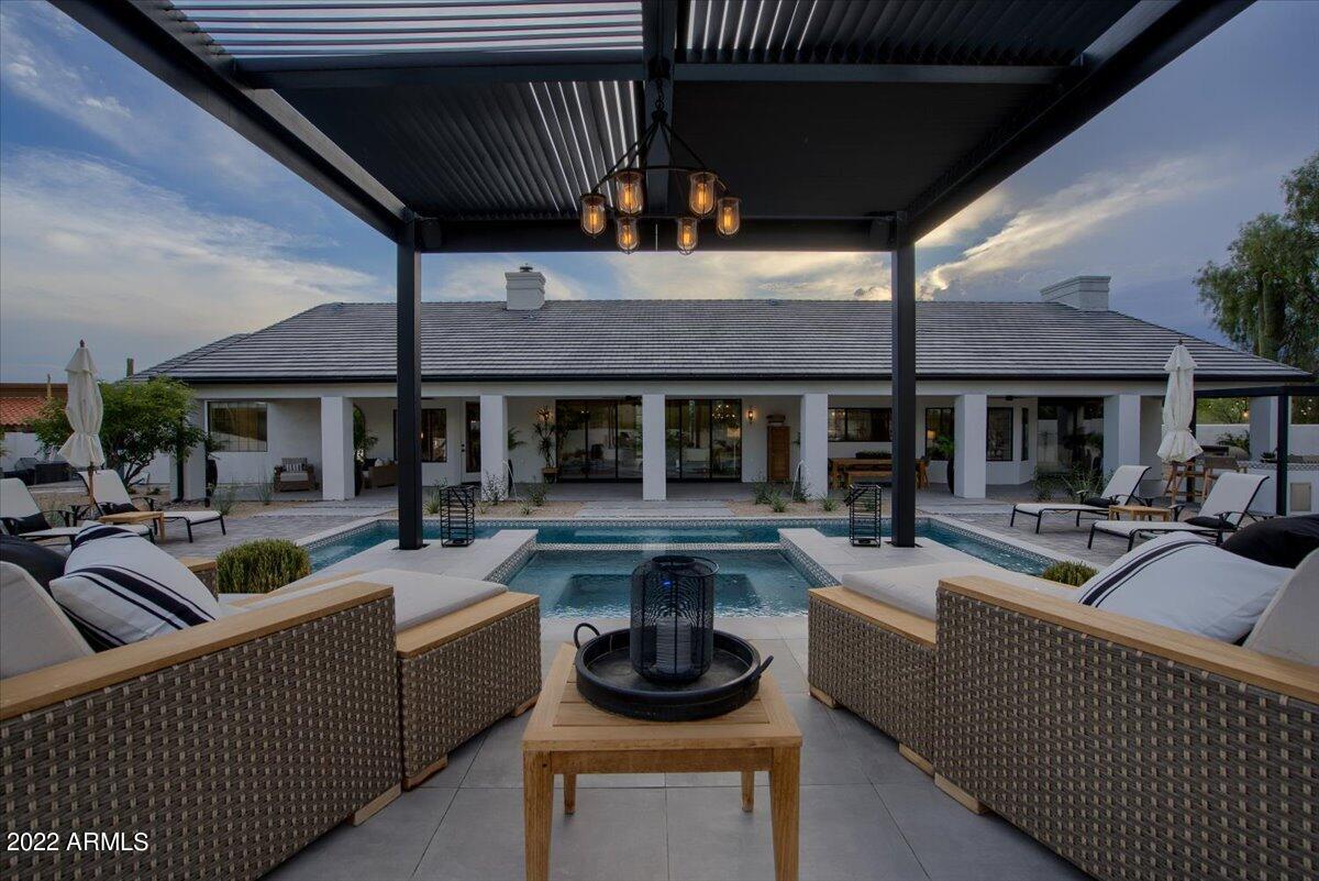 8433 E WHISPERING WIND Drive