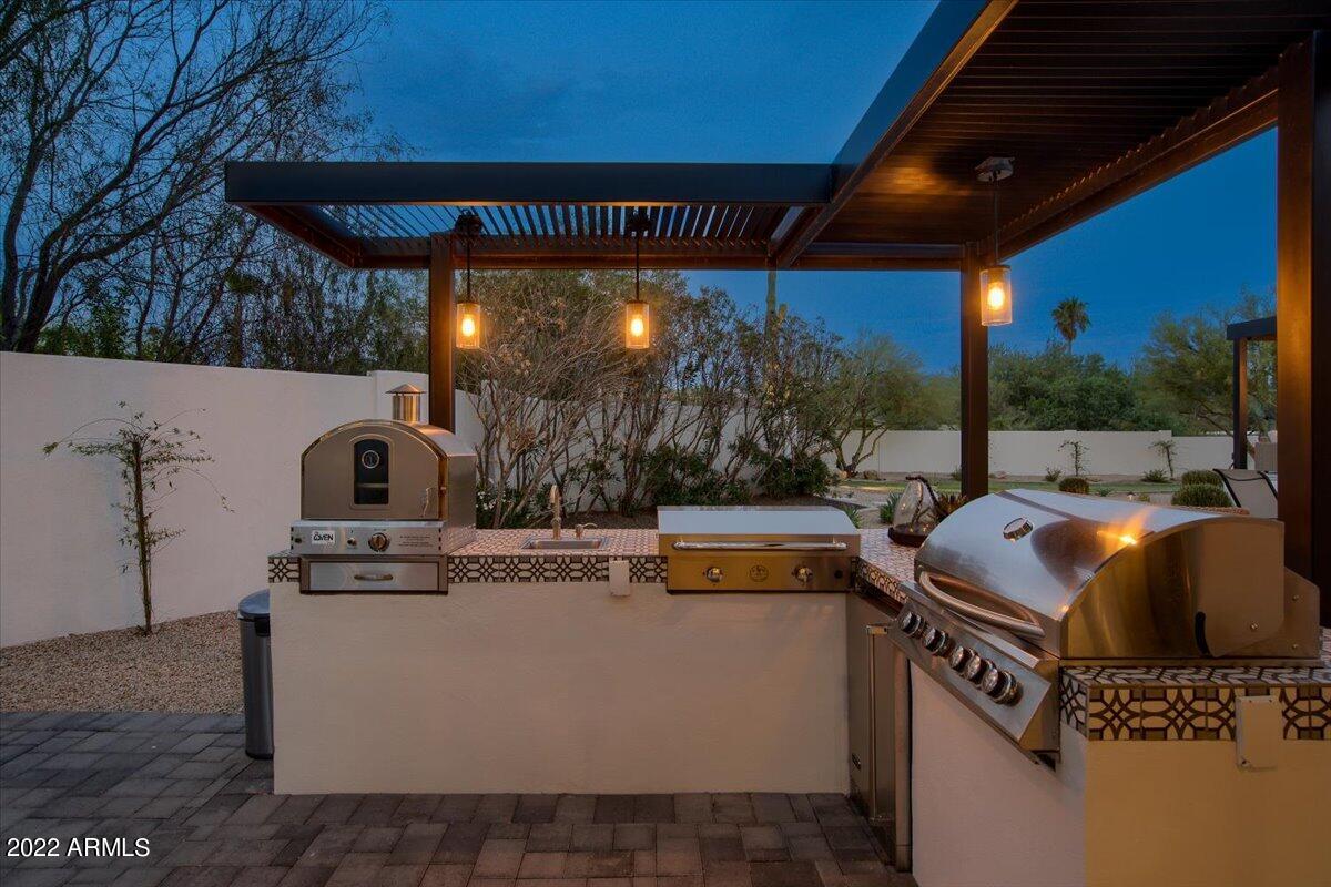 8433 E WHISPERING WIND Drive