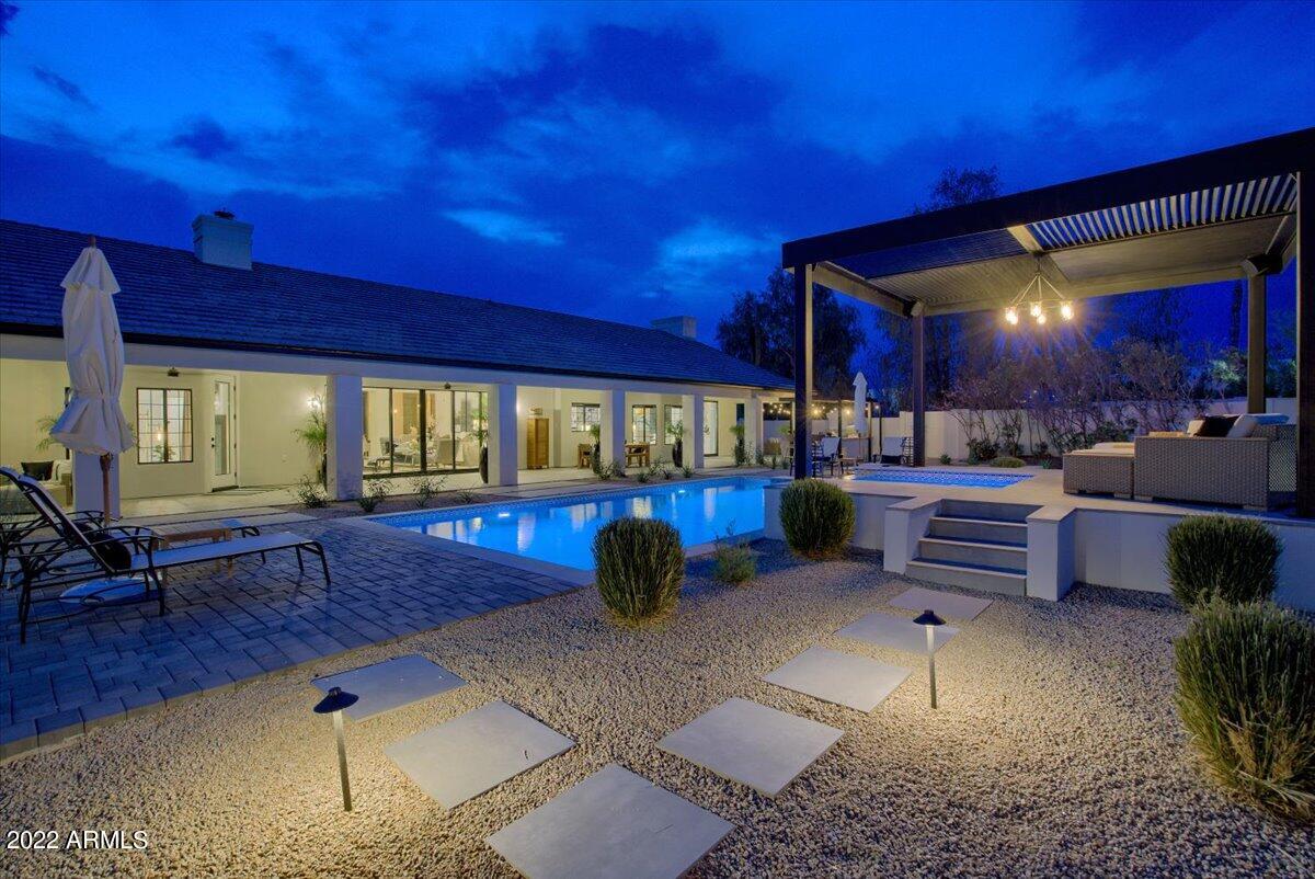 8433 E WHISPERING WIND Drive