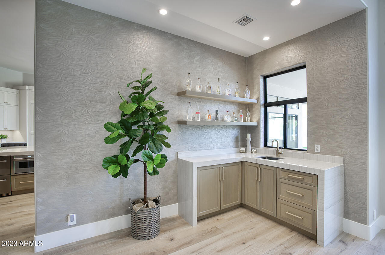 4456 E Valley Vista Lane