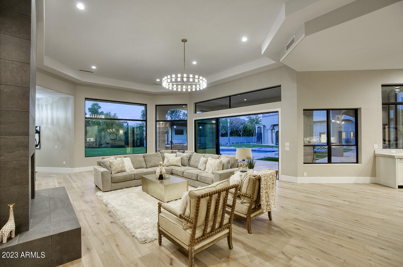 4456 E Valley Vista Lane