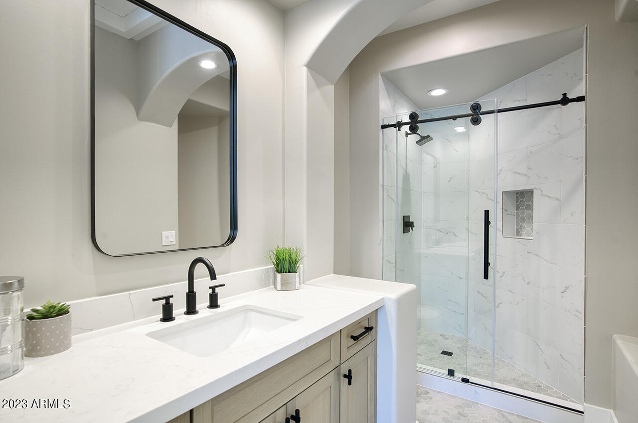 4456 E Valley Vista Lane