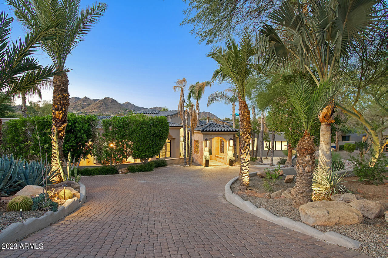 4456 E Valley Vista Lane