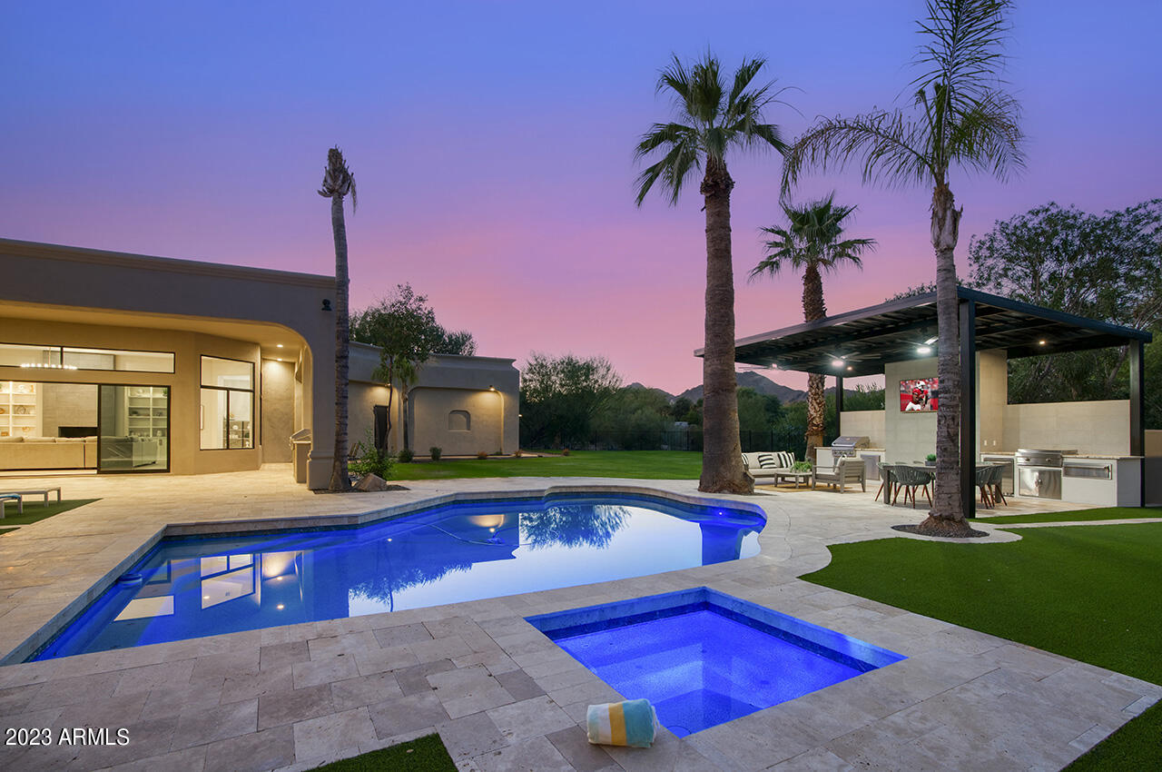 4456 E Valley Vista Lane