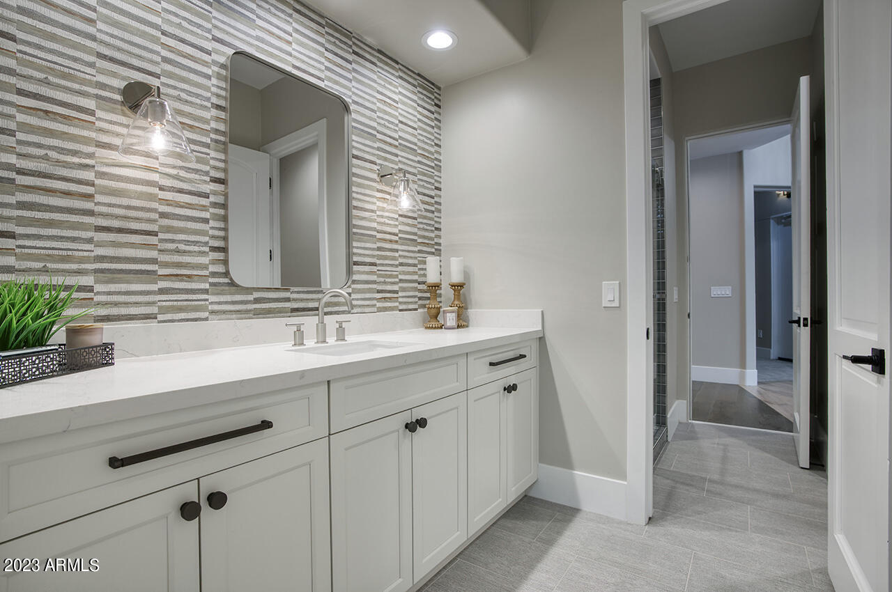 4456 E Valley Vista Lane