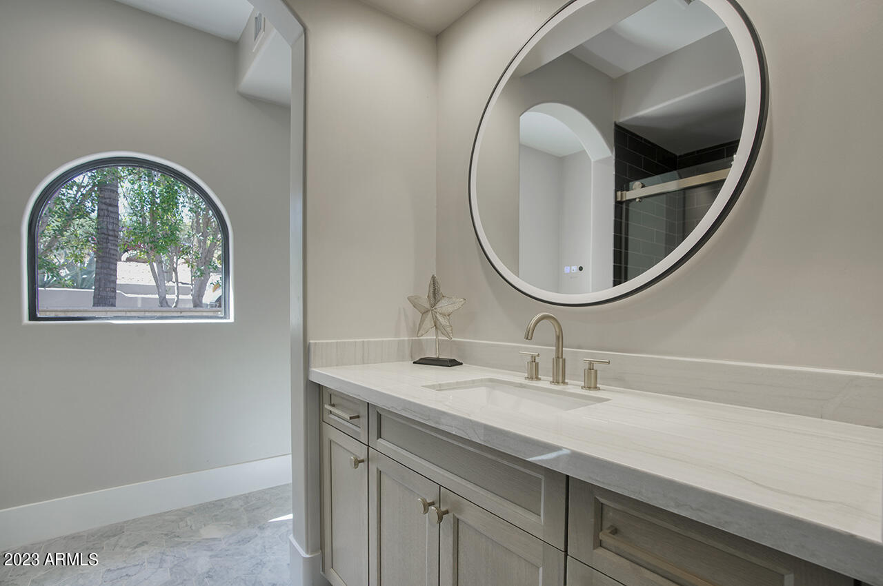 4456 E Valley Vista Lane