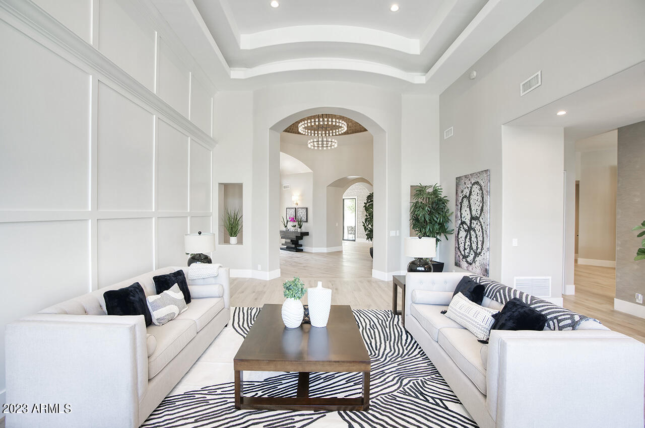 4456 E Valley Vista Lane