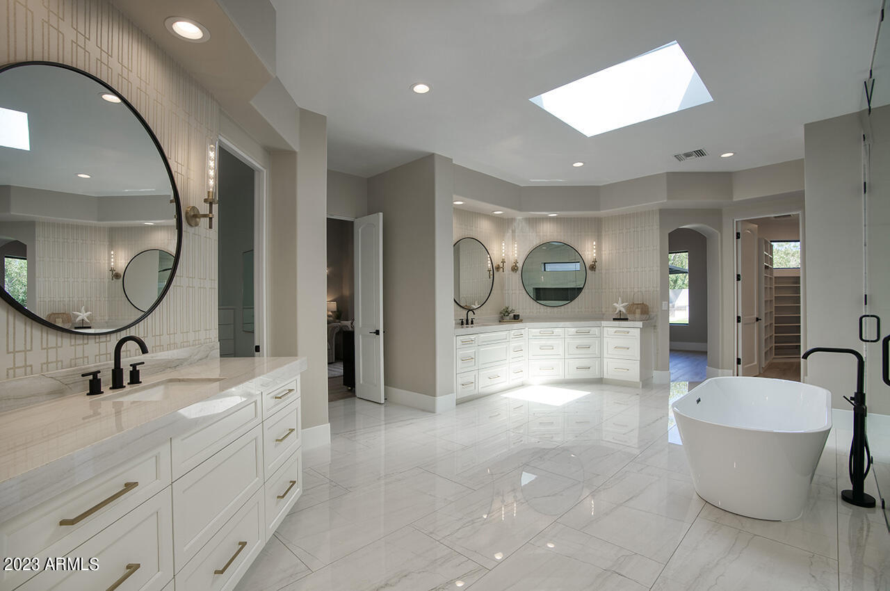 4456 E Valley Vista Lane