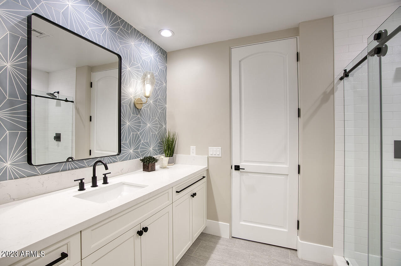 4456 E Valley Vista Lane