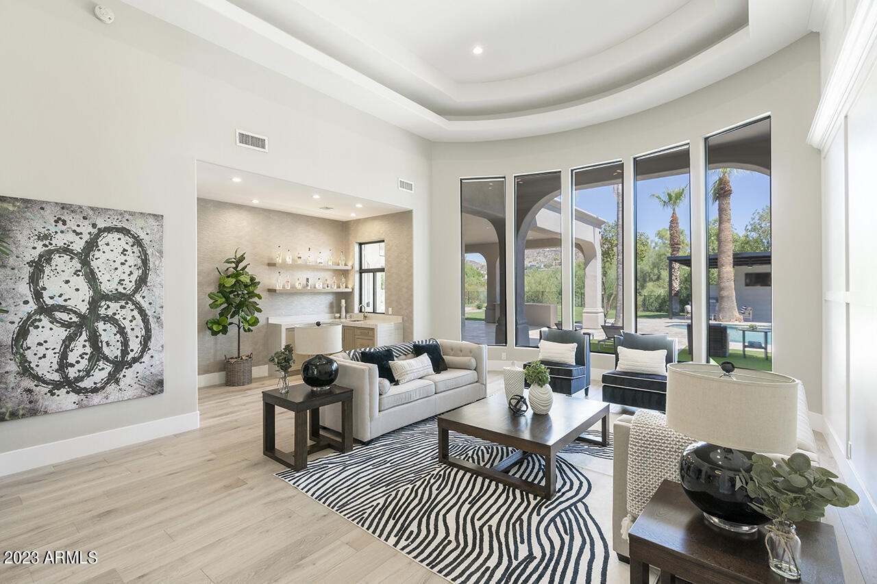 4456 E Valley Vista Lane