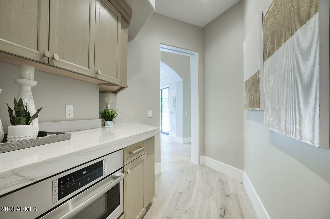 4456 E Valley Vista Lane