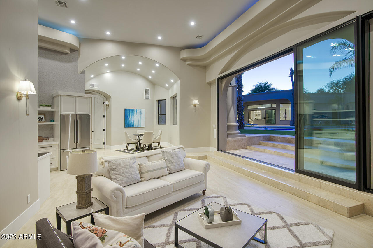 4456 E Valley Vista Lane