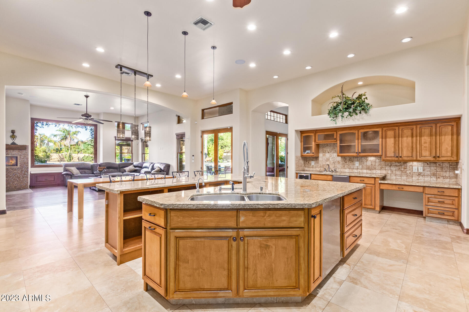 6308 W PARKSIDE Lane