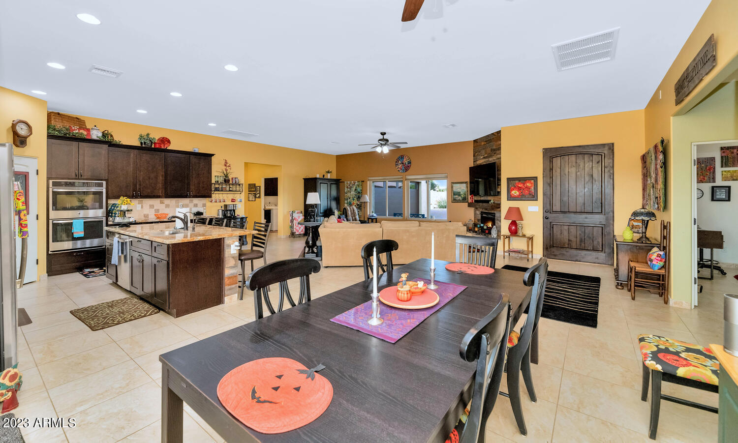 307 E DESERT HILLS Drive