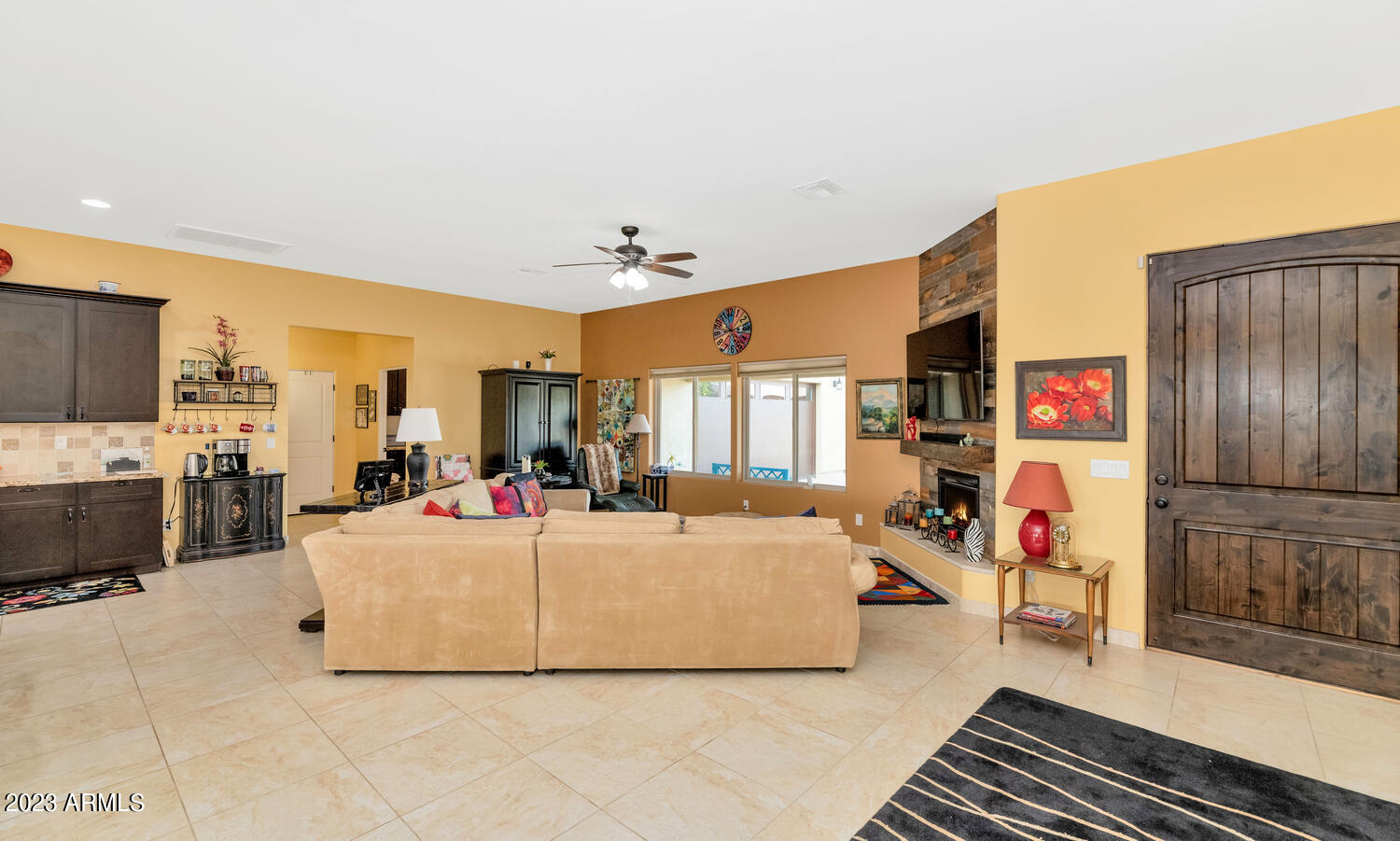 307 E DESERT HILLS Drive