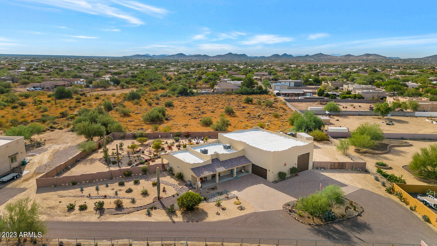 307 E DESERT HILLS Drive