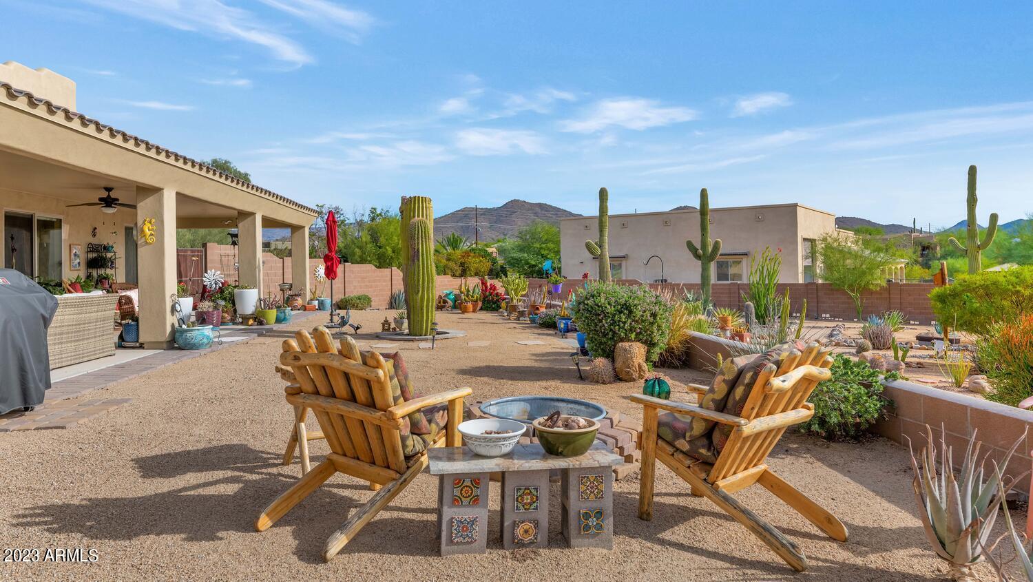 307 E DESERT HILLS Drive