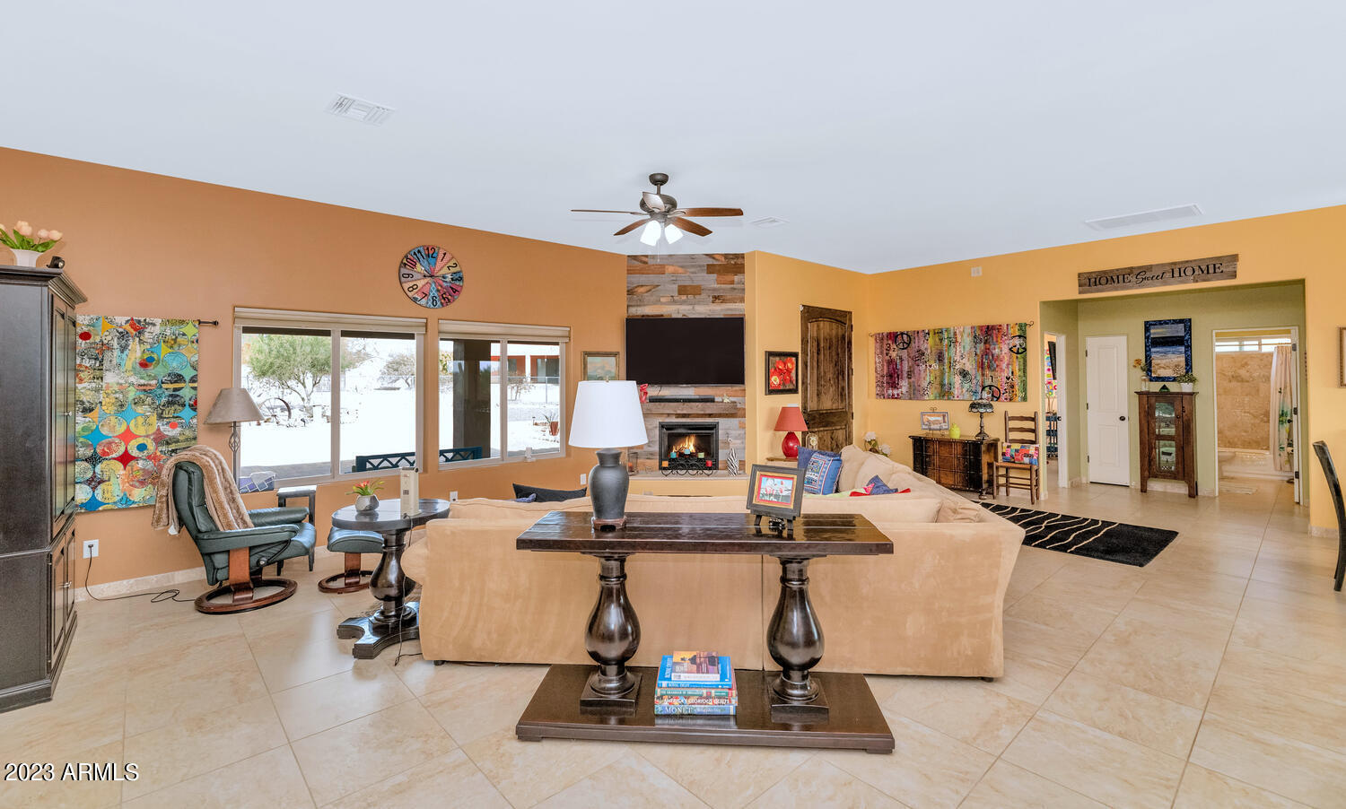 307 E DESERT HILLS Drive