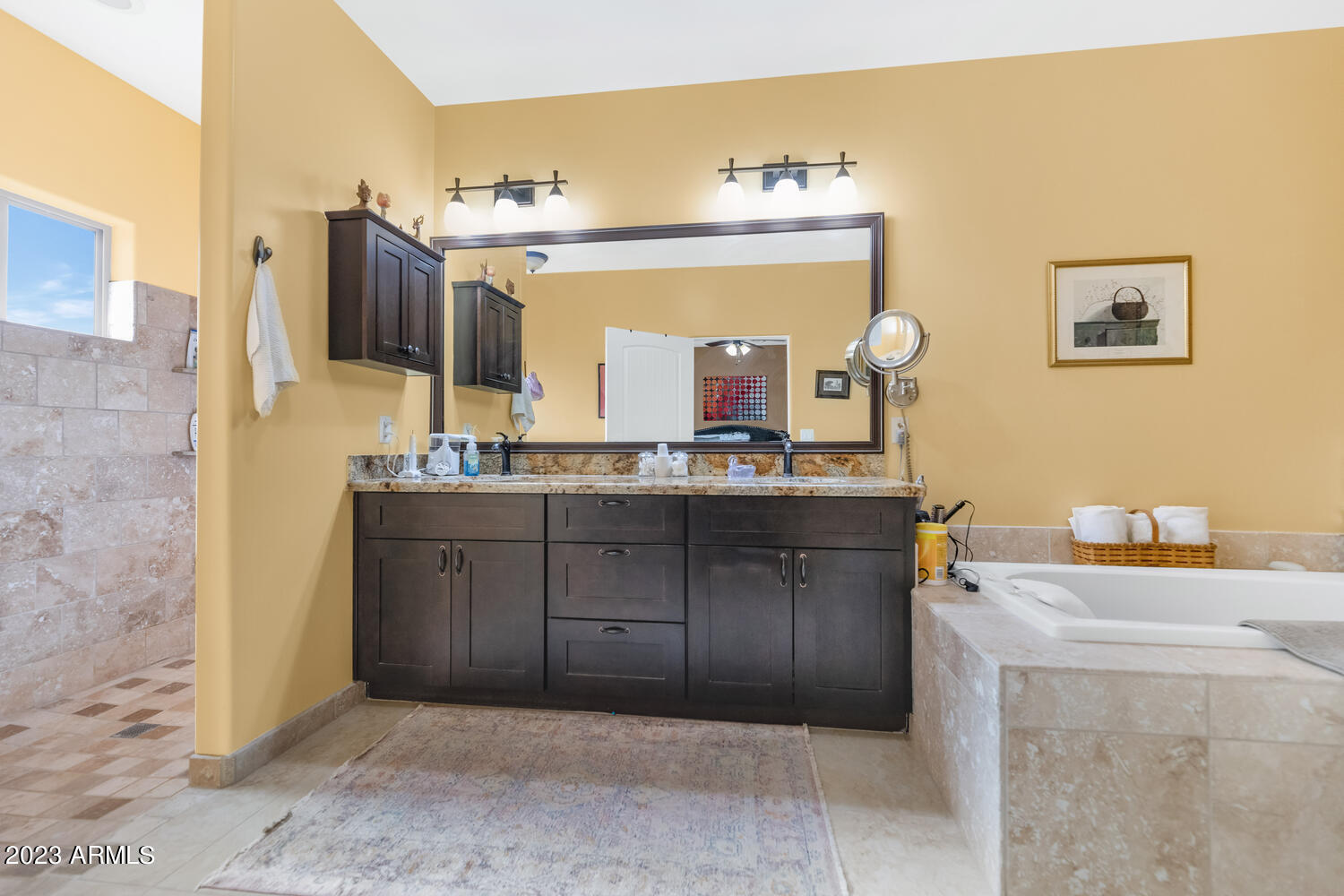 307 E DESERT HILLS Drive