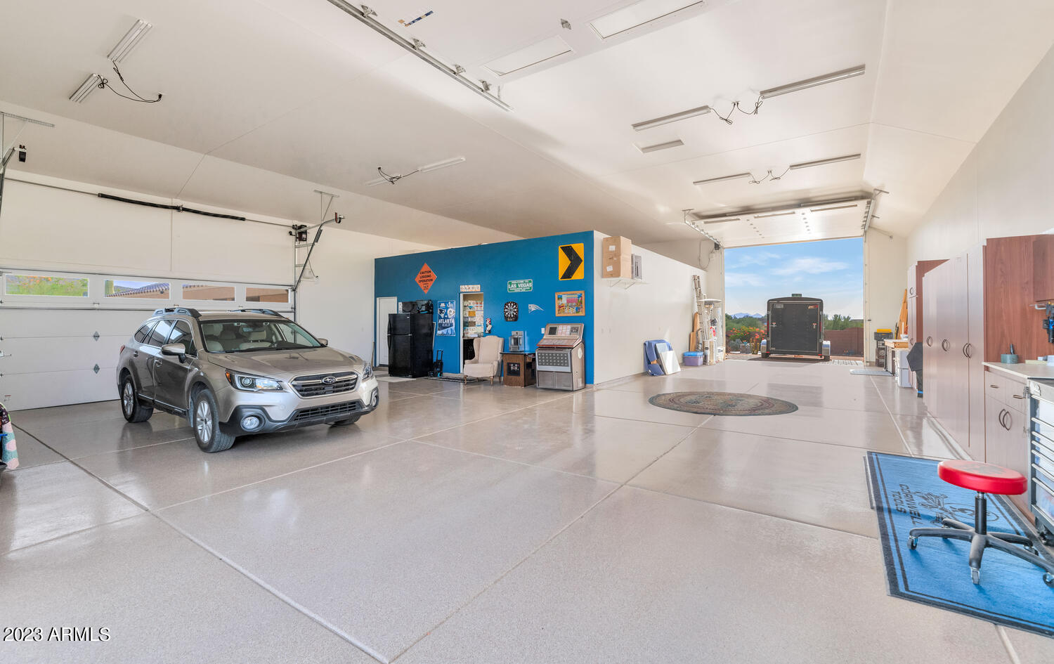 307 E DESERT HILLS Drive