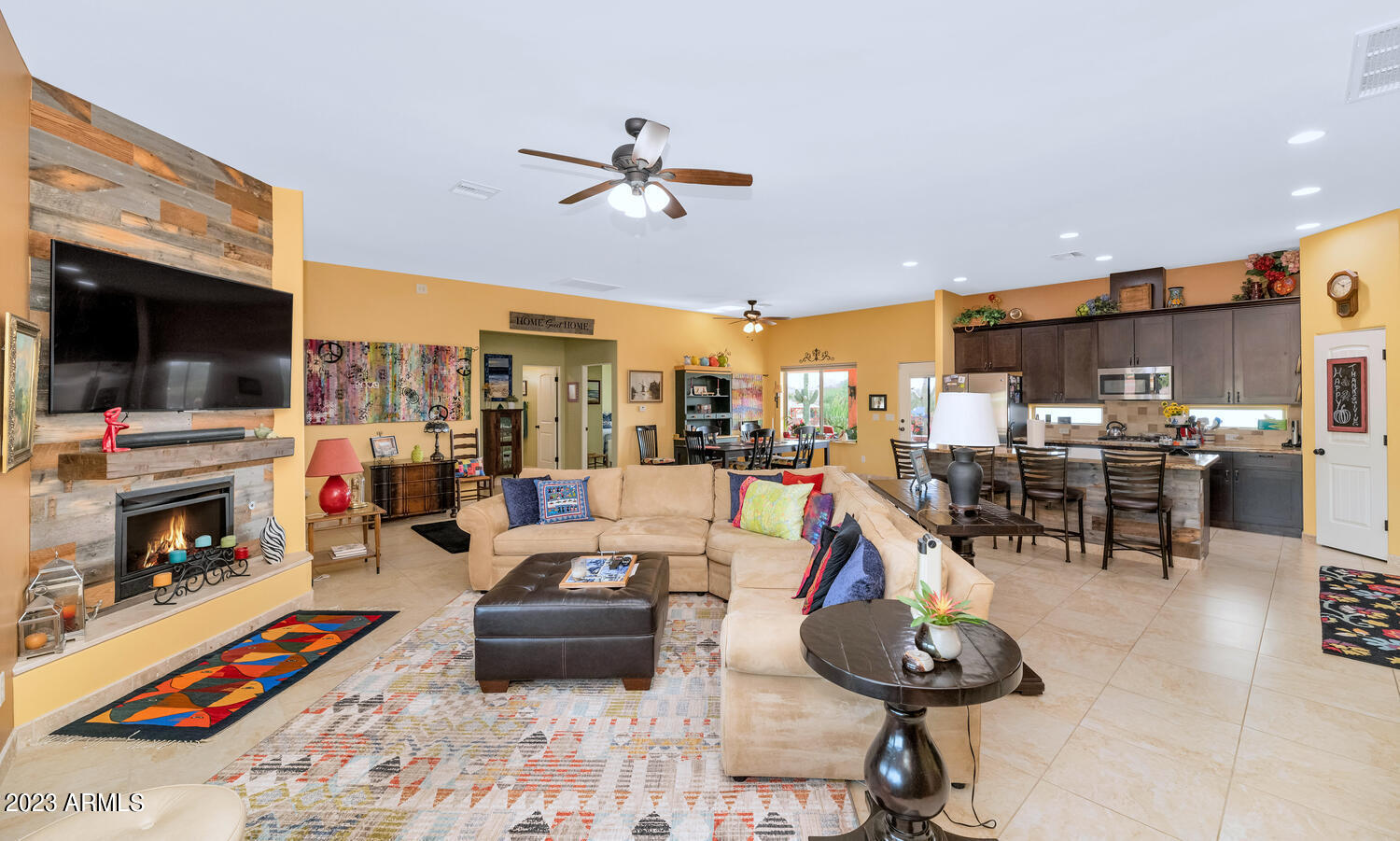 307 E DESERT HILLS Drive