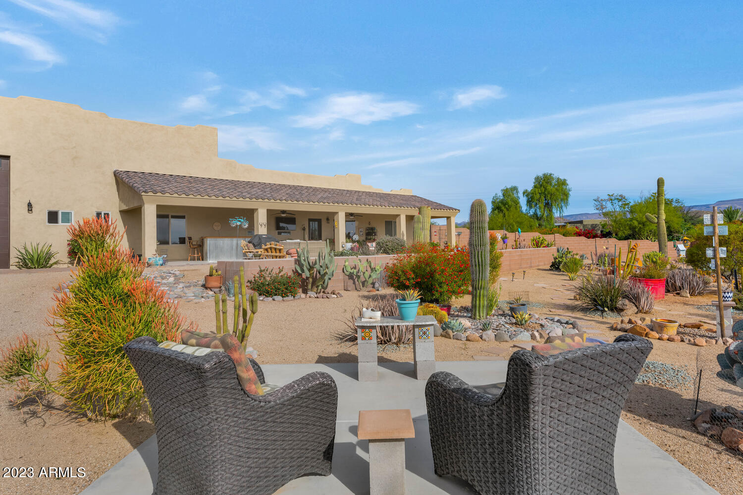 307 E DESERT HILLS Drive