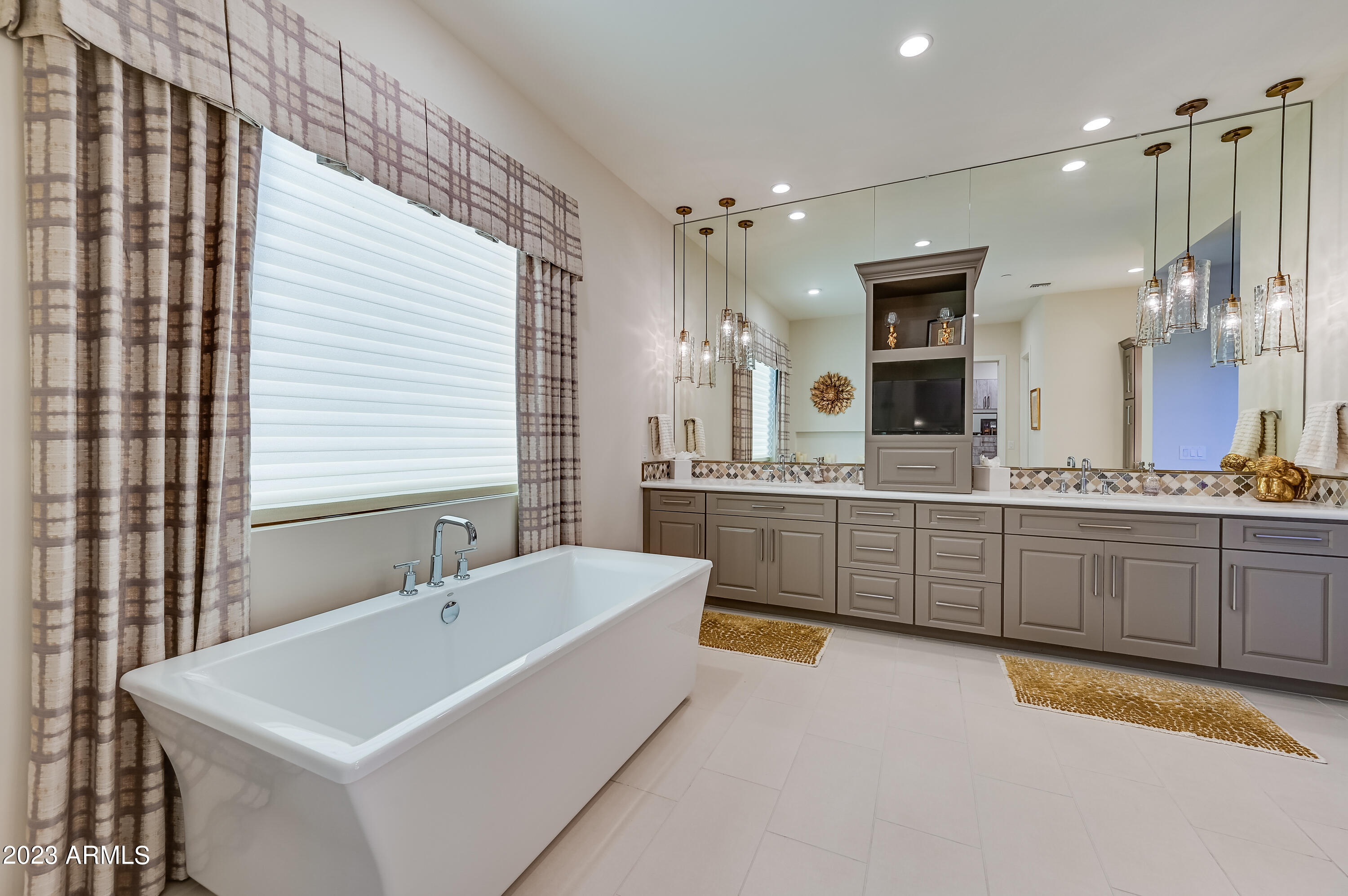 11748 E QUAIL TRACK Drive E