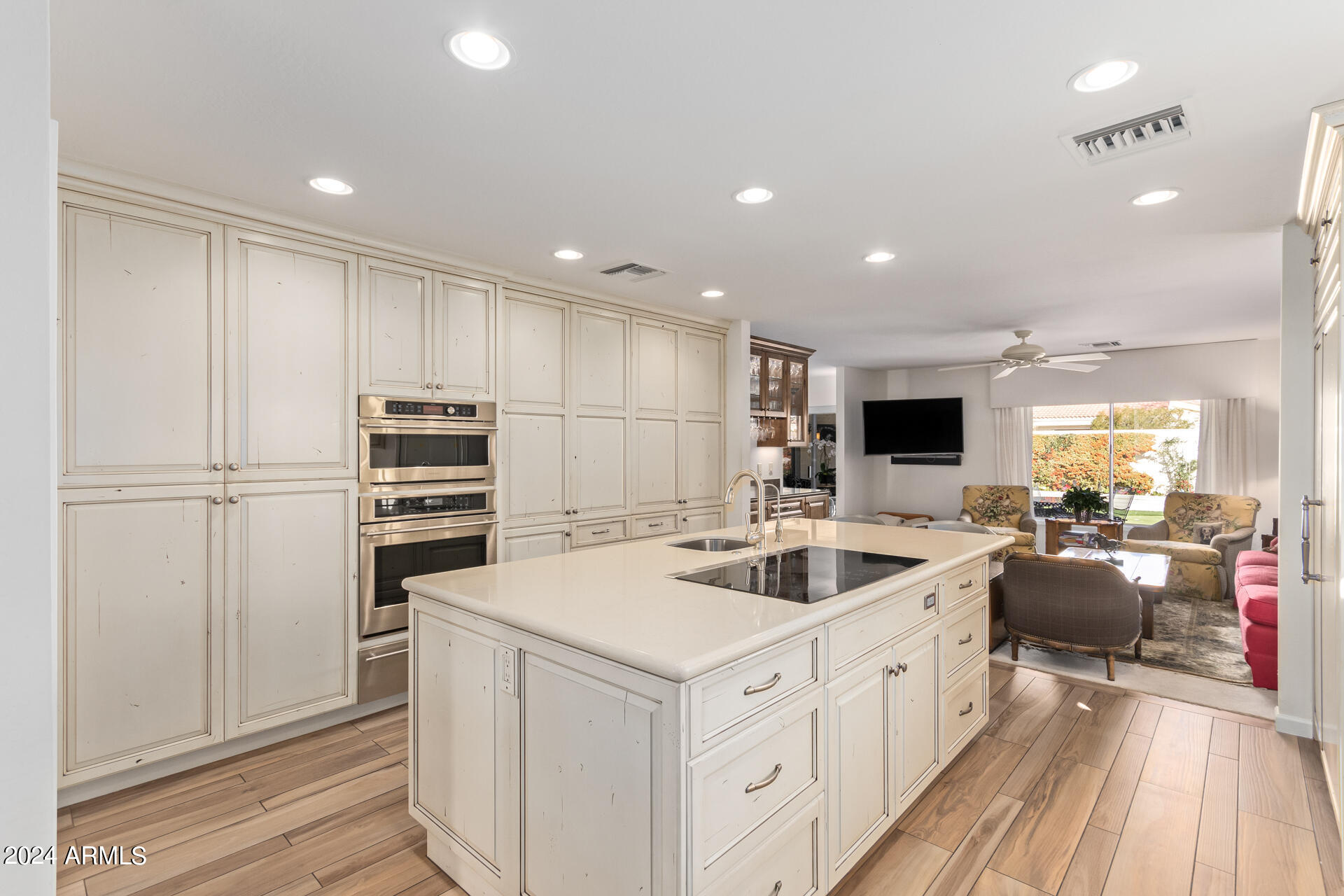 7322 E MCLELLAN Boulevard