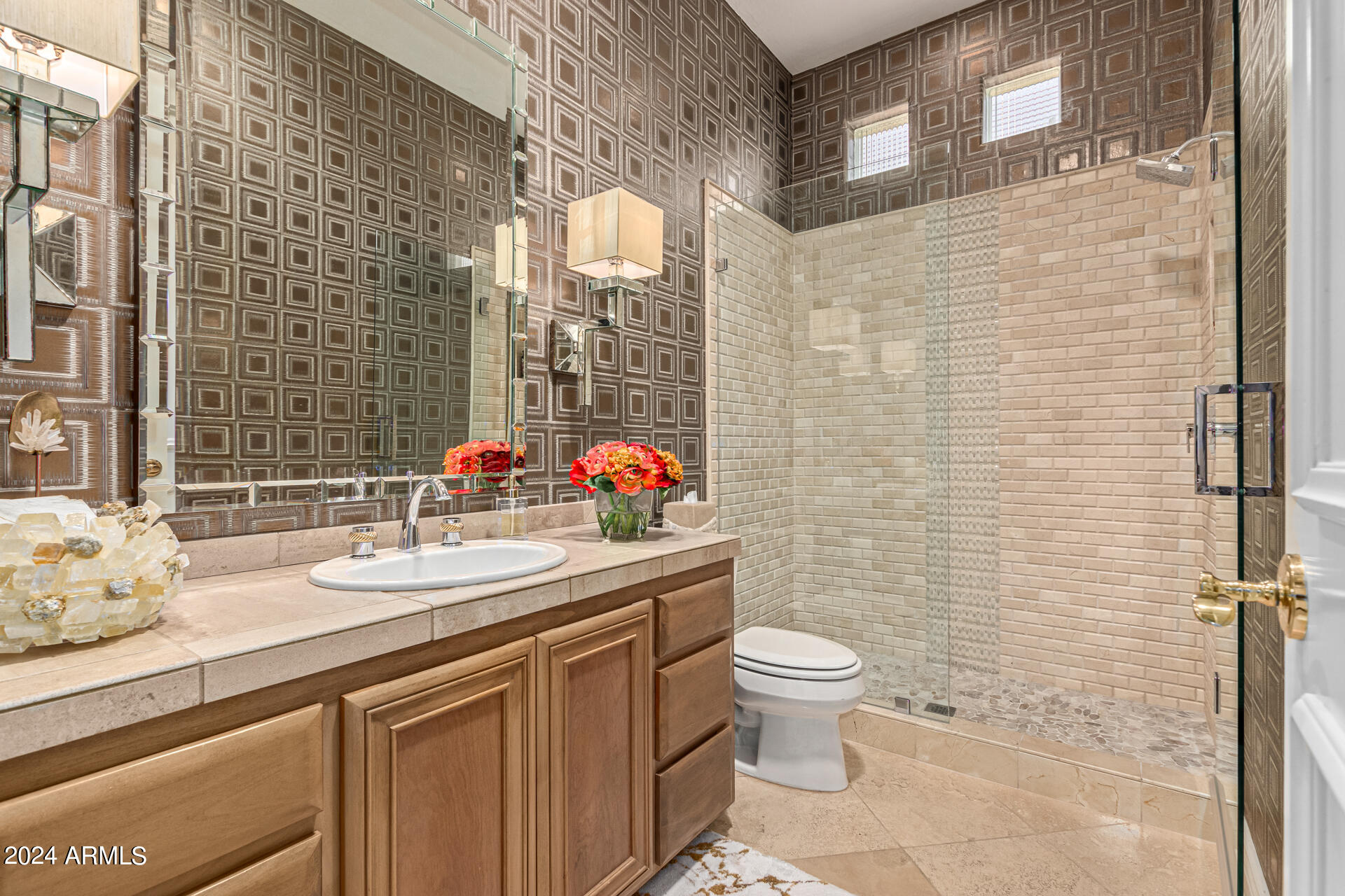 8233 E HOVERLAND Road