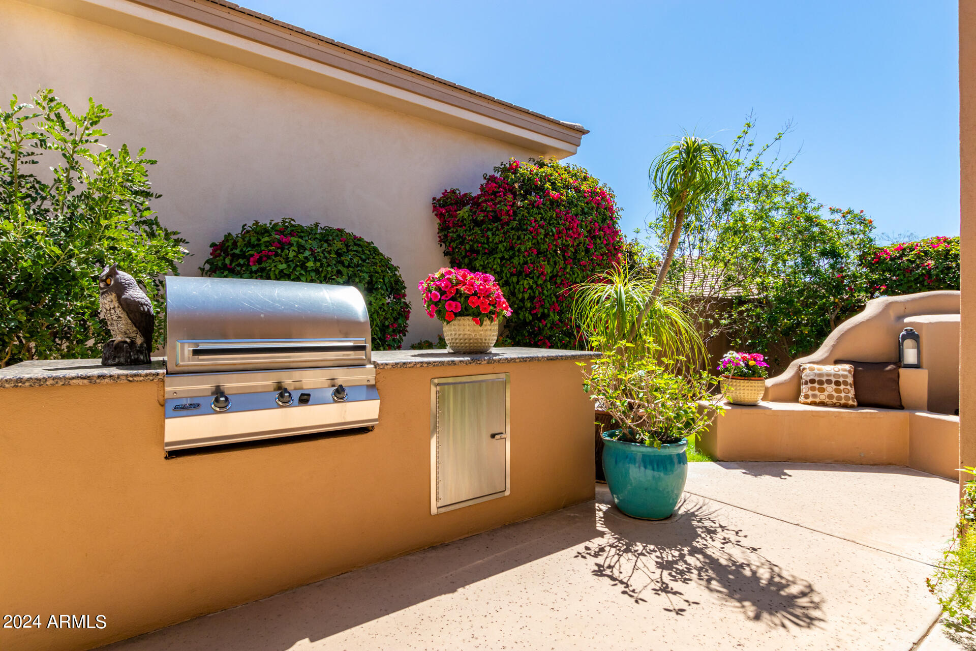 8233 E HOVERLAND Road