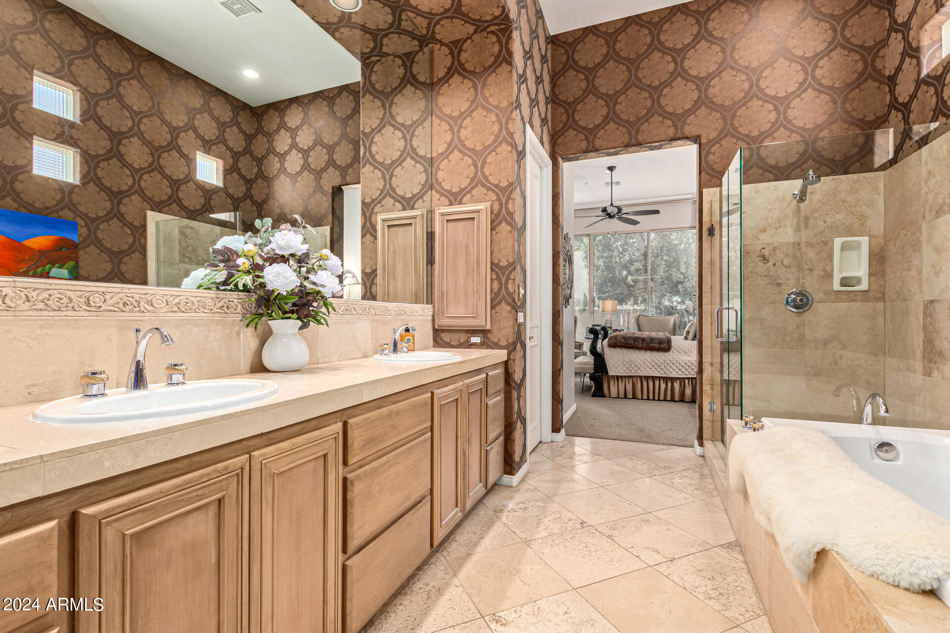 8233 E HOVERLAND Road