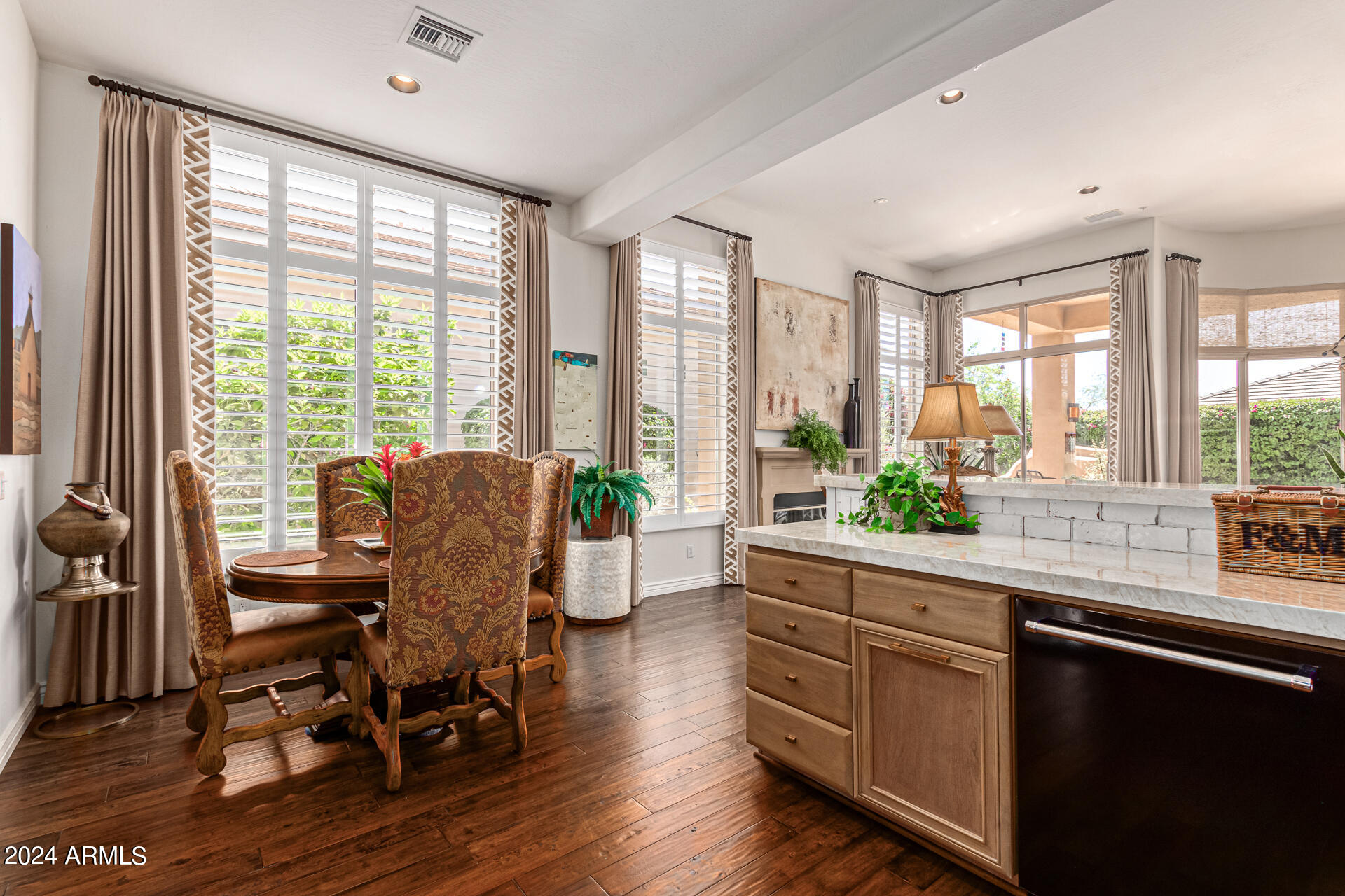 8233 E HOVERLAND Road