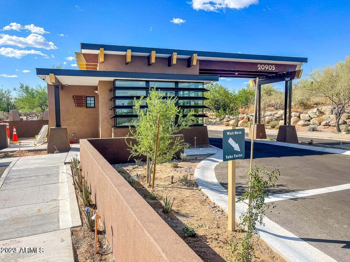 8233 E HOVERLAND Road