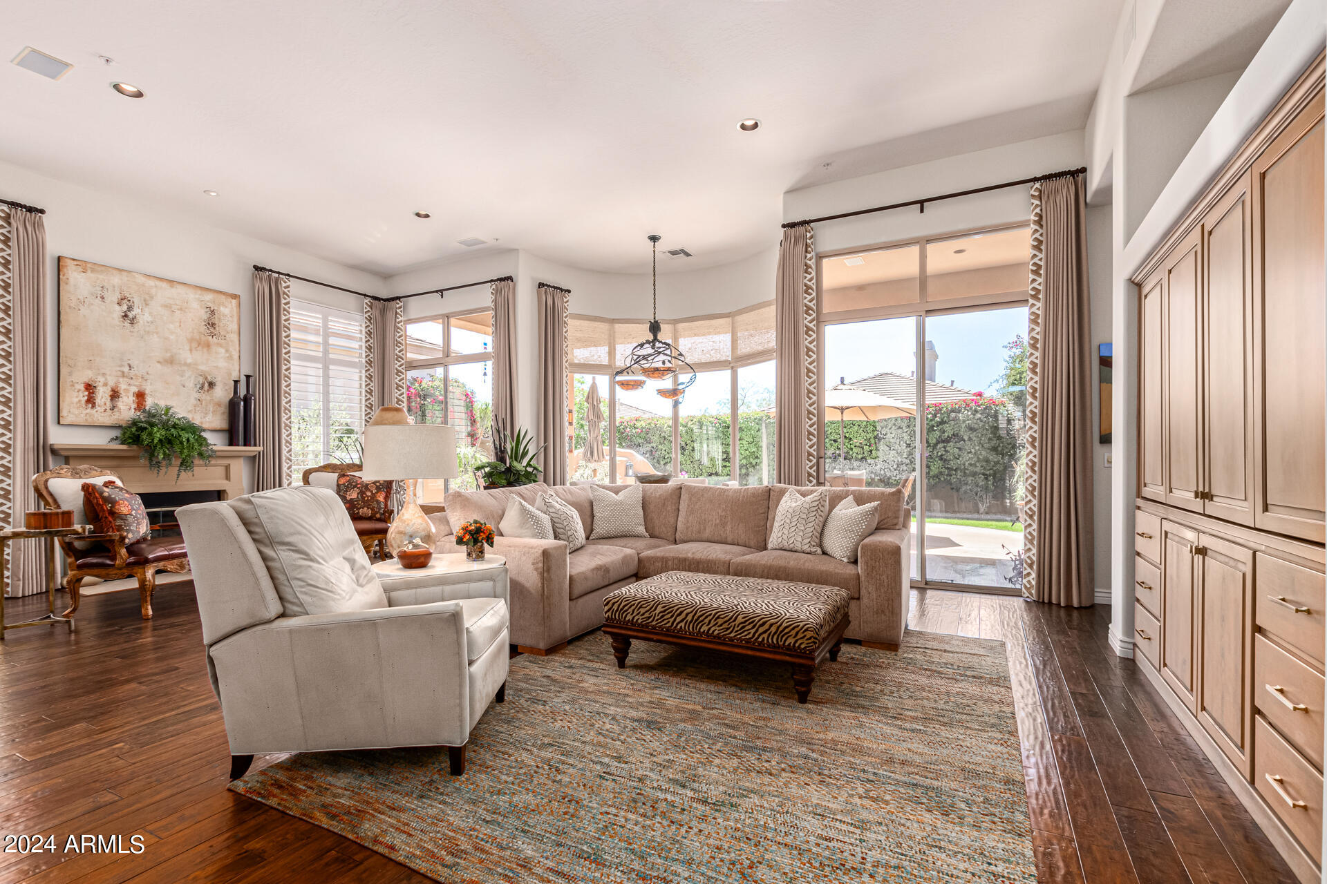 8233 E HOVERLAND Road