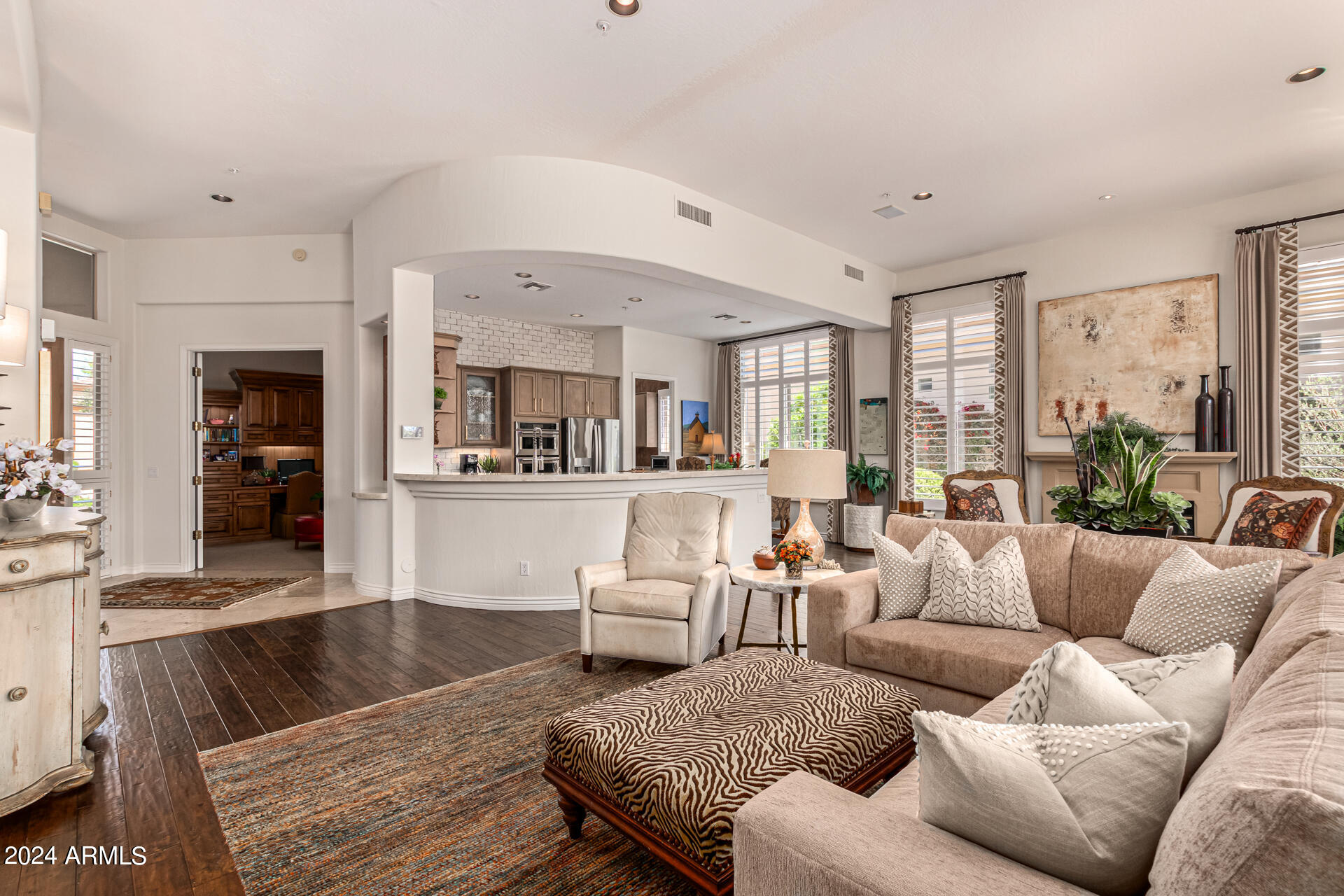 8233 E HOVERLAND Road