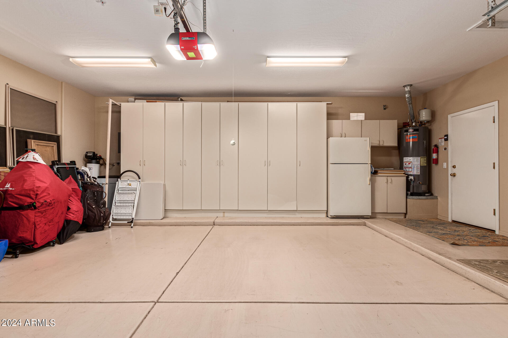 8233 E HOVERLAND Road