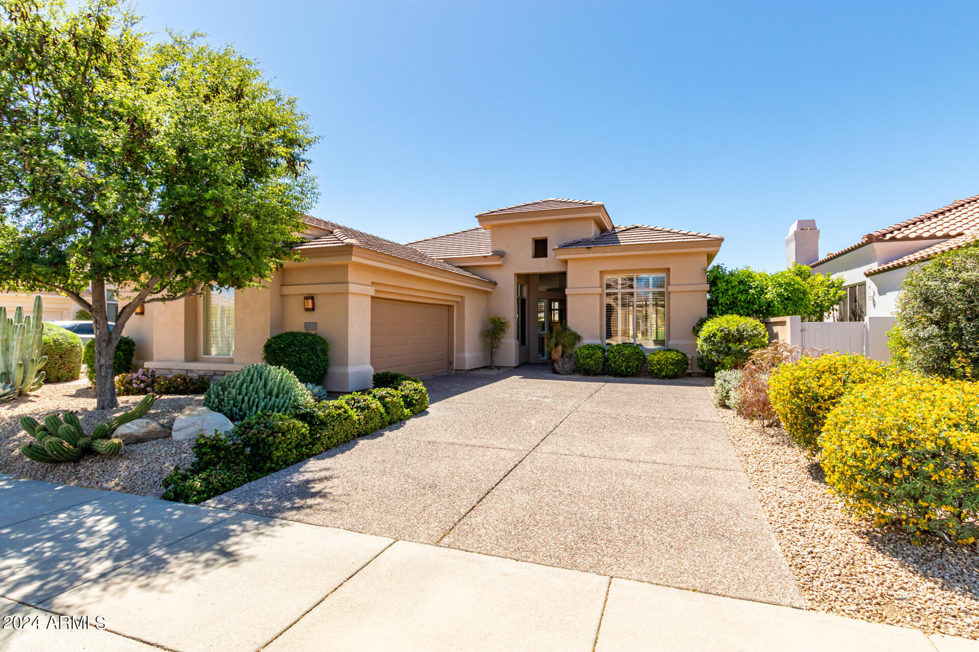 8233 E HOVERLAND Road