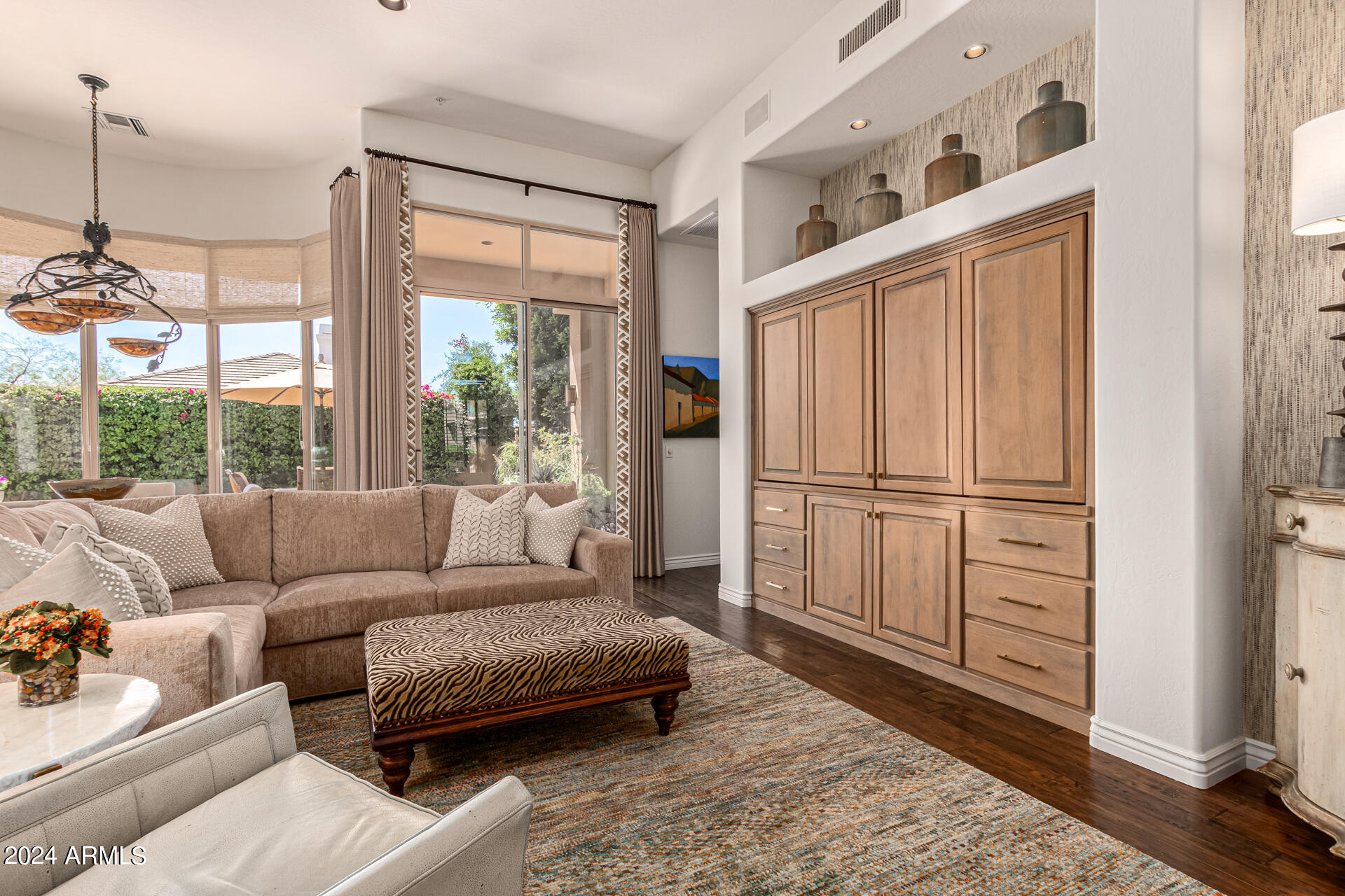 8233 E HOVERLAND Road