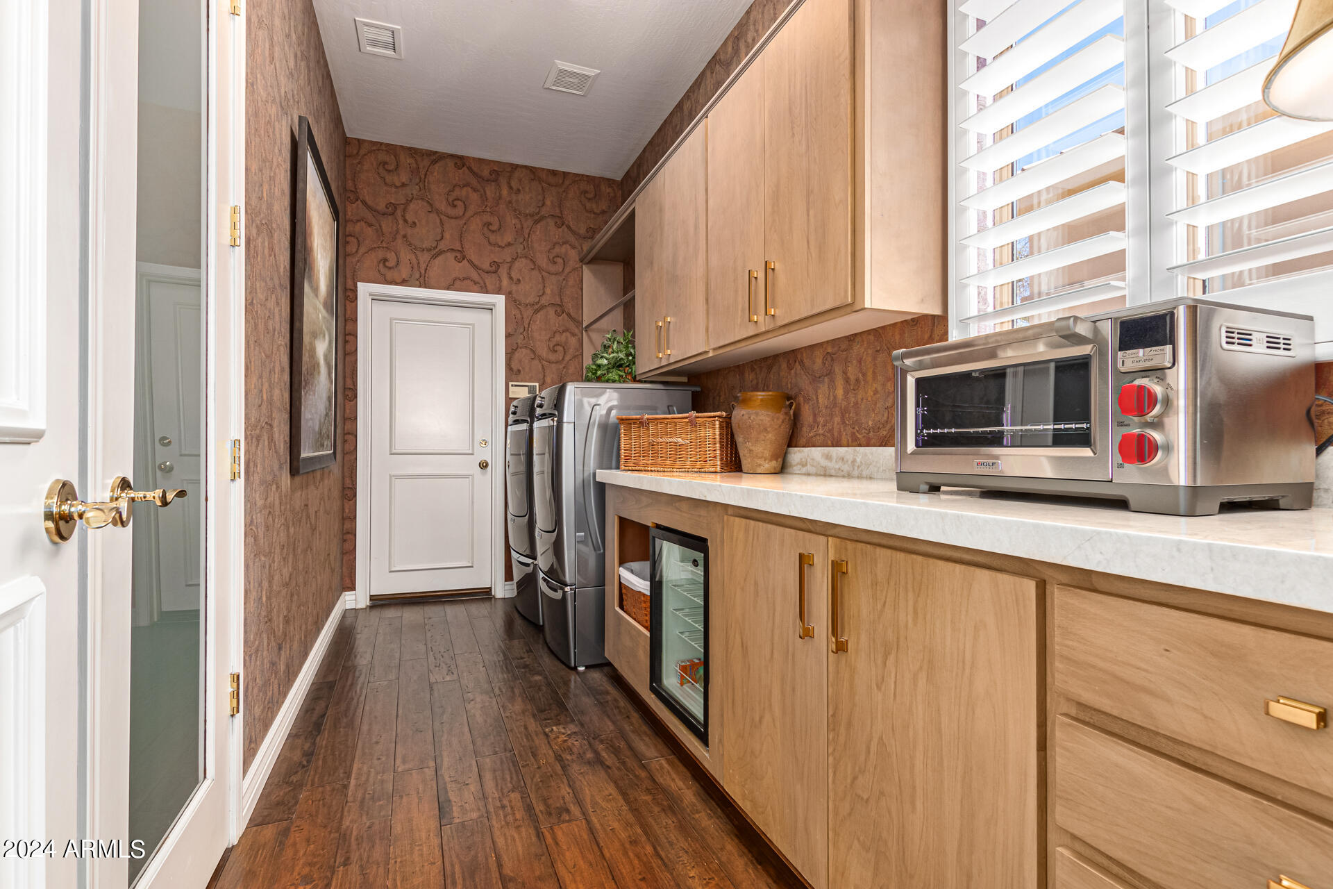 8233 E HOVERLAND Road