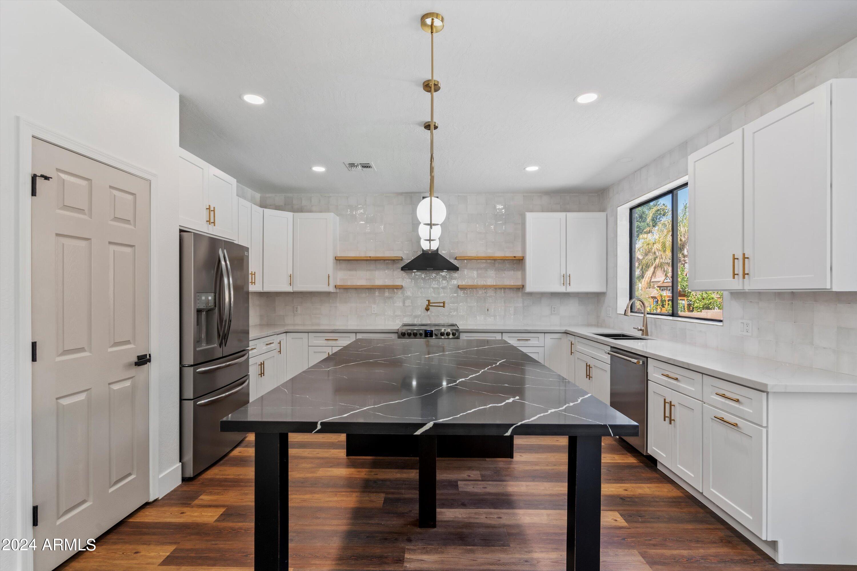 6874 W AVENIDA DEL REY Avenue