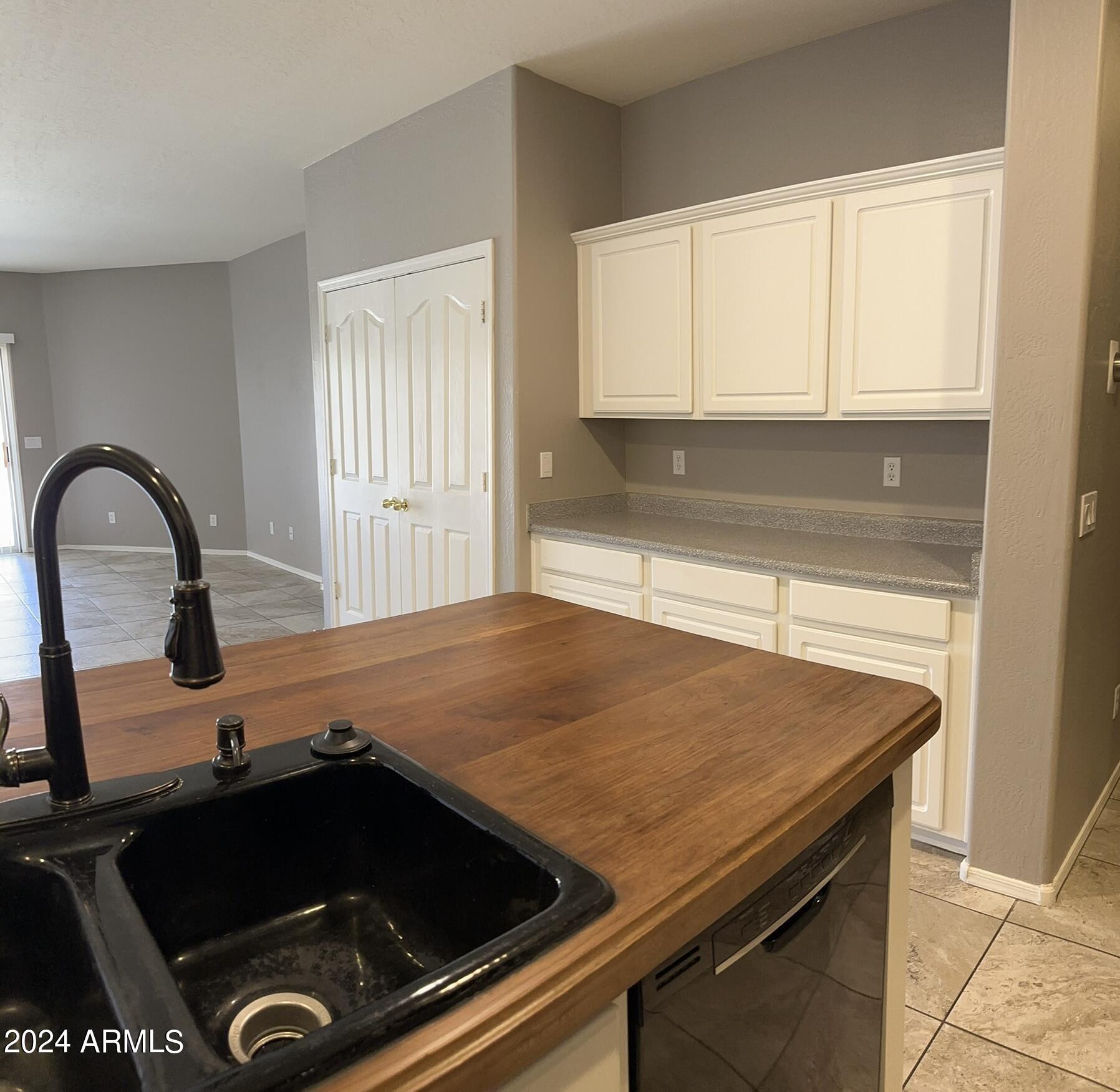 17020 W BRISTOL Lane