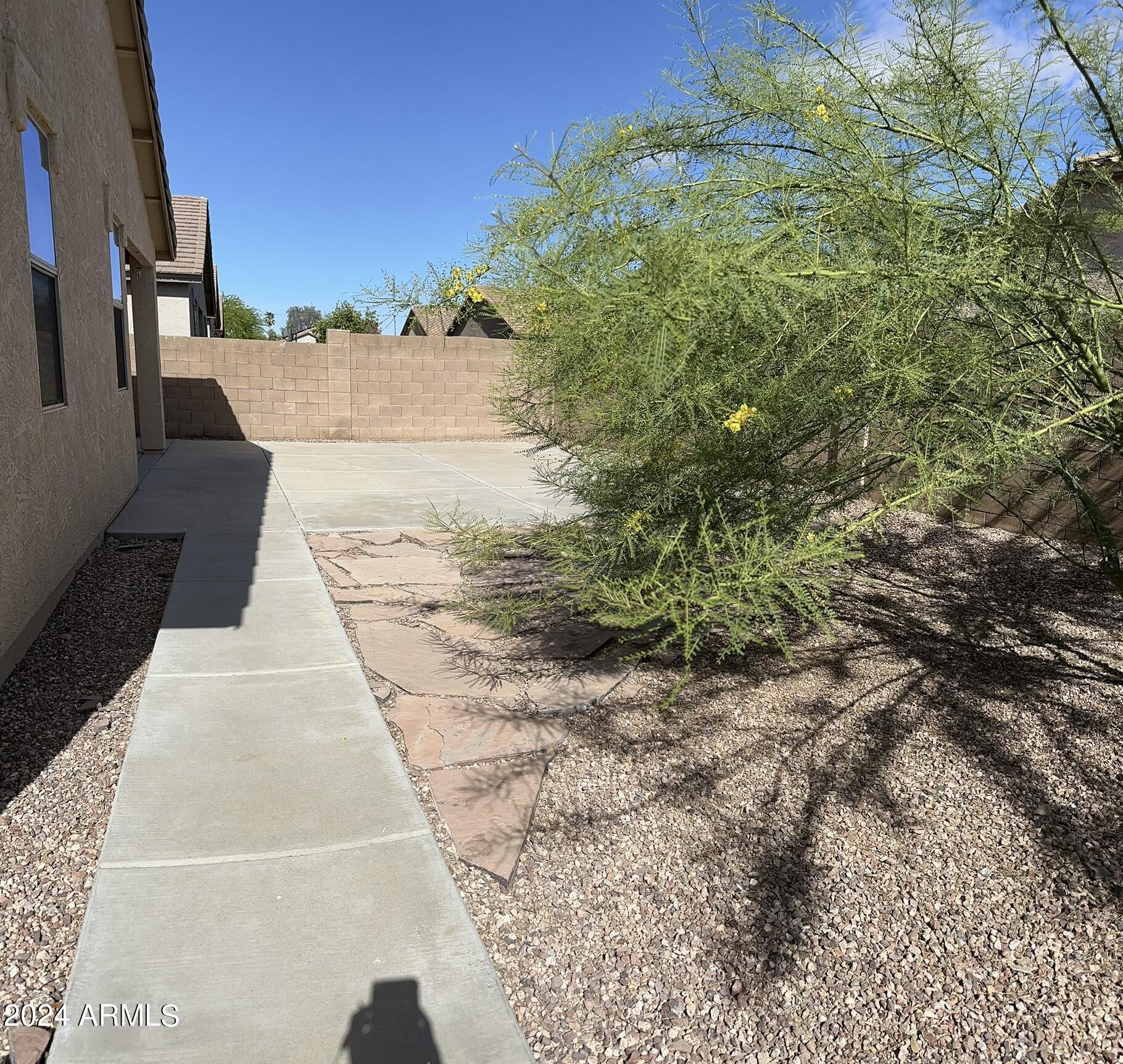 17020 W BRISTOL Lane